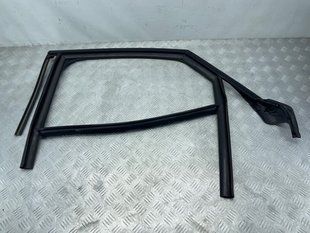 Направляющая стекла двери 4H0839431 Audi A8