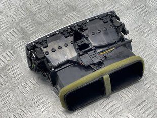 Дефлектор сидений заднего ряда центральный 4M0819203F6PS Audi Q7 Audi Q7
