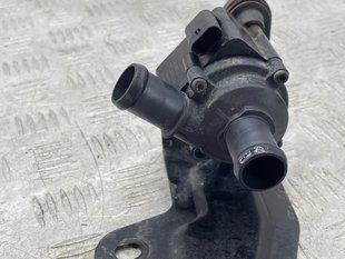 Додатковий насос охолоджуючої рідини 06H121601N Audi A4 Allroad Audi A7 Sportback, Audi Q5 PHEV, Audi S7 Sportback, Audi A4, Audi A4 Allroad, Audi A5, Audi A5 Sportback, Audi A6, Audi A6 Allroad, Audi A7, Audi A8, Audi Q5, Audi Q5 Sportback, Audi Q7, Audi R8, Audi S4, Audi S5, Audi S5 Sportback, Audi S6, Audi SQ5, Audi SQ5 Sportback