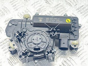 Двигун доводчика кришки багажника Audi Q7
