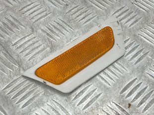 Відбивач переднього бампера 8W0945072 Audi A4