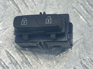 Кнопка 31318988 Volvo XC60