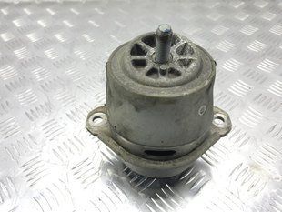 Опора двигуна 7P6199131D Volkswagen Touareg