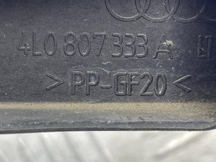 Кронштейн переднего бампера 4L0807333A Audi Q7