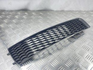 Решітка переднього бампера s-line 4L0807697B01C Audi Q7