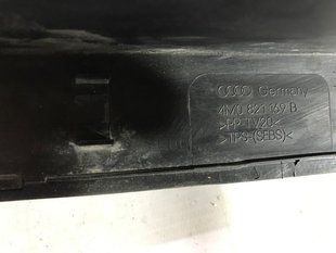 Ущільнювач крила 4M0821169B Audi Q7