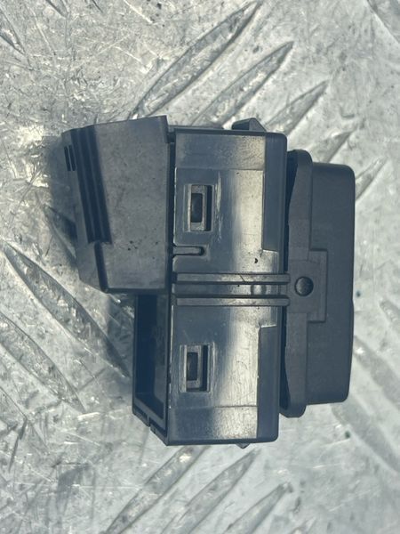 Кнопка 31318988 Volvo XC60