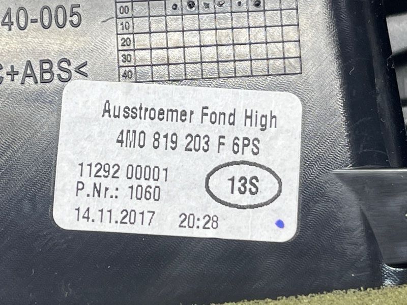 Дефлектор сидінь заднього ряду центральний 4M0819203F6PS Audi Q7 Audi Q7