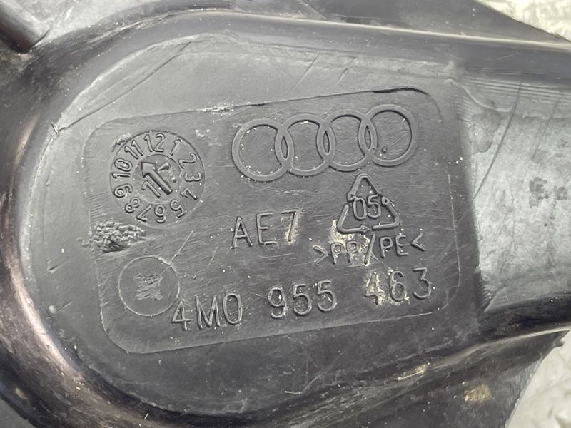 Заливна горловина бачка склоомивача 4M0955463 Audi Q7 Audi Q7, Audi Q8, Audi RS Q8, Audi SQ7, Audi SQ8