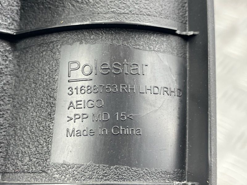 Заглушка торпедо 31688753 Polestar 2