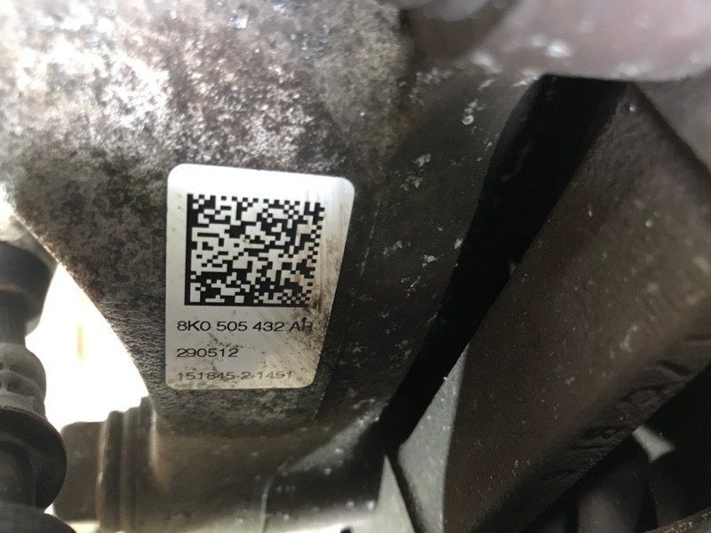 Поворотний кулак / цапфа з підшипником 8K0505432AR Audi A6