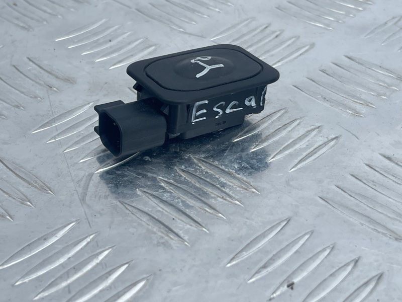 Кнопка открывания крышки багажника DJ5T14K147AA Ford Escape