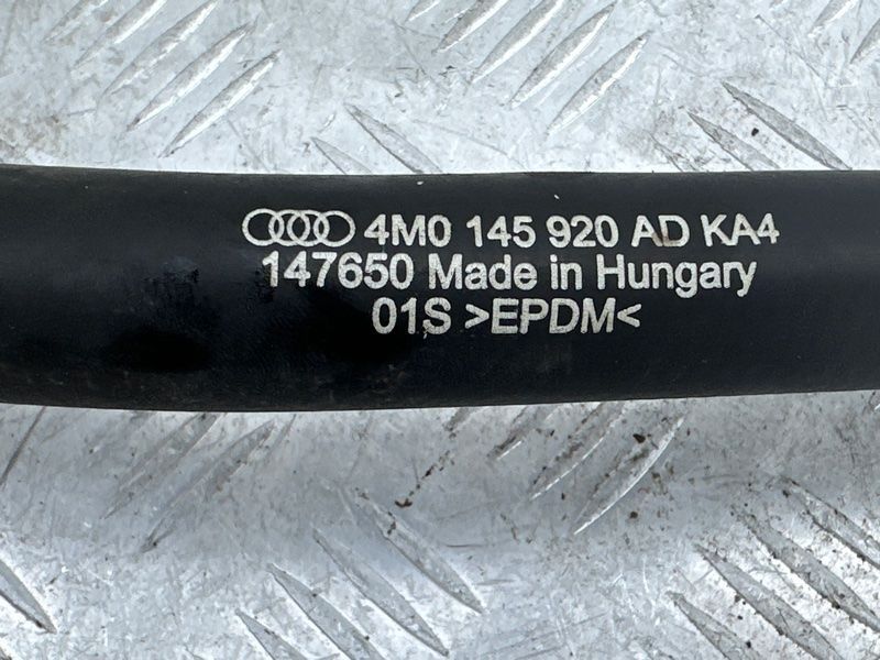 Шланг системи охолодження 4M0145920AD Audi Q7