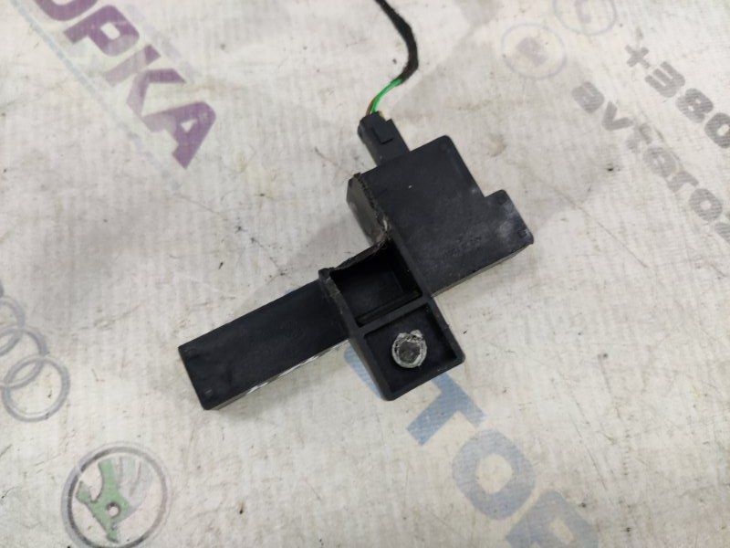 Антена безключового доступу (KESSY) 8K0907247 Audi A7 Audi A4, Audi A4 Allroad, Audi A5, Audi A6, Audi A7, Audi A8, Audi Q5, Audi RS5, Audi RS7, Audi S4, Audi S5, Audi S6, Audi S7, Audi S8, Audi SQ5