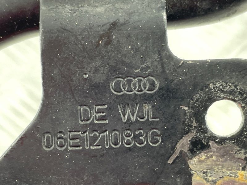 Трубопровод системы охлаждения 06E121083G Audi Q5