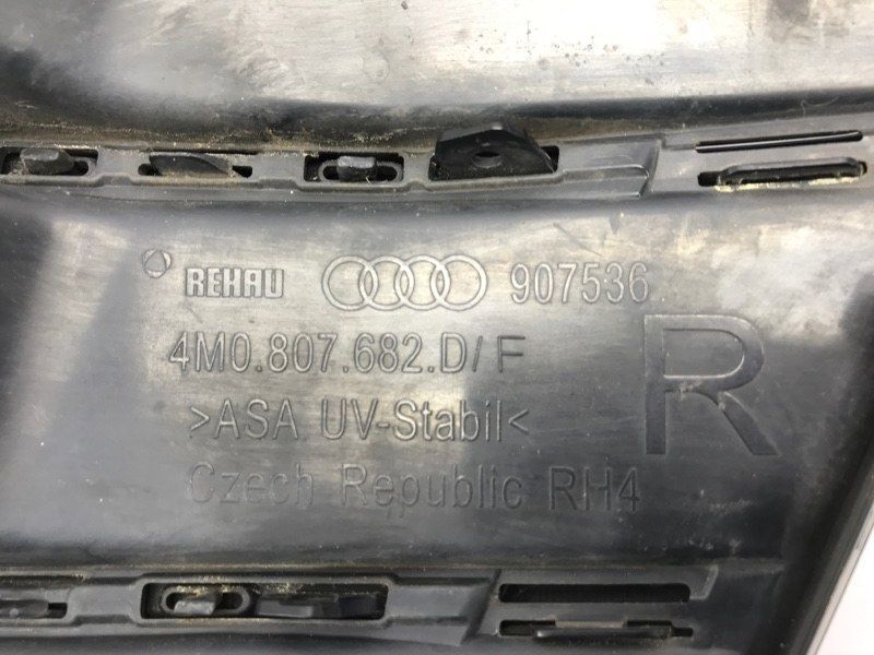 Решітка повітрозабірника бампера s-line 4M0807682DGXE Audi Q7