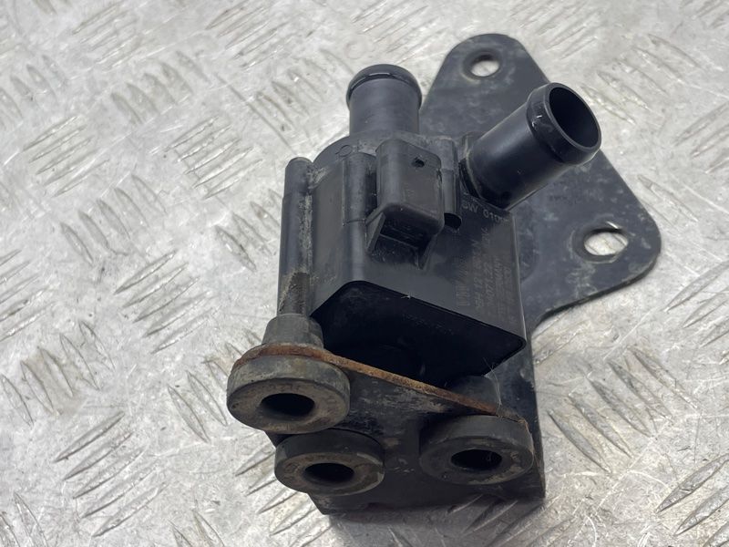 Додатковий насос охолоджуючої рідини 06H121601N Audi A4 Allroad Audi A7 Sportback, Audi Q5 PHEV, Audi S7 Sportback, Audi A4, Audi A4 Allroad, Audi A5, Audi A5 Sportback, Audi A6, Audi A6 Allroad, Audi A7, Audi A8, Audi Q5, Audi Q5 Sportback, Audi Q7, Audi R8, Audi S4, Audi S5, Audi S5 Sportback, Audi S6, Audi SQ5, Audi SQ5 Sportback