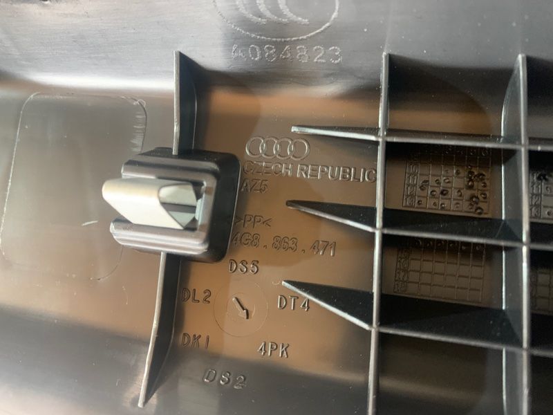 Накладка на засувку кришки багажника 4G8863471 Audi A7