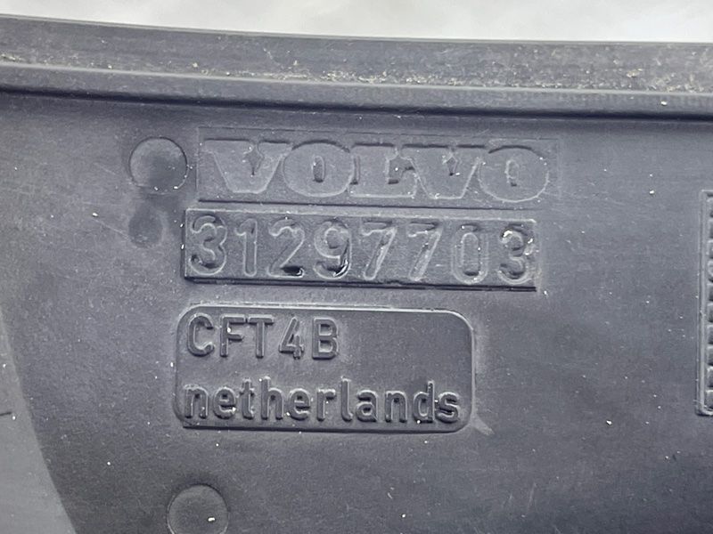 Уплотнитель лобового стекла 31297703 Volvo XC60