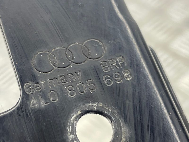 Кронштейн 4L0805698 Audi Q7