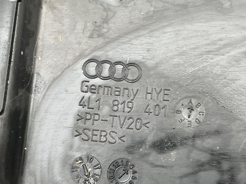 Кожух водовідвідного короба 4L1819401A Audi Q7