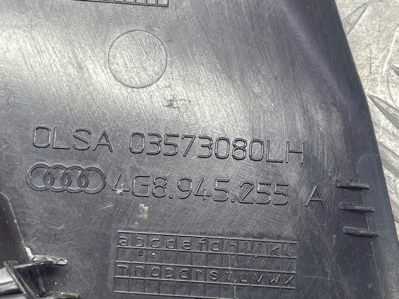 Накладка заднего фонаря 4G8945255A Audi A7