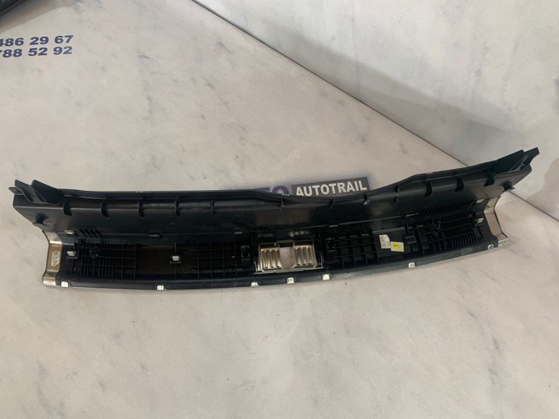Накладка на засувку кришки багажника 4G8863471 Audi A7