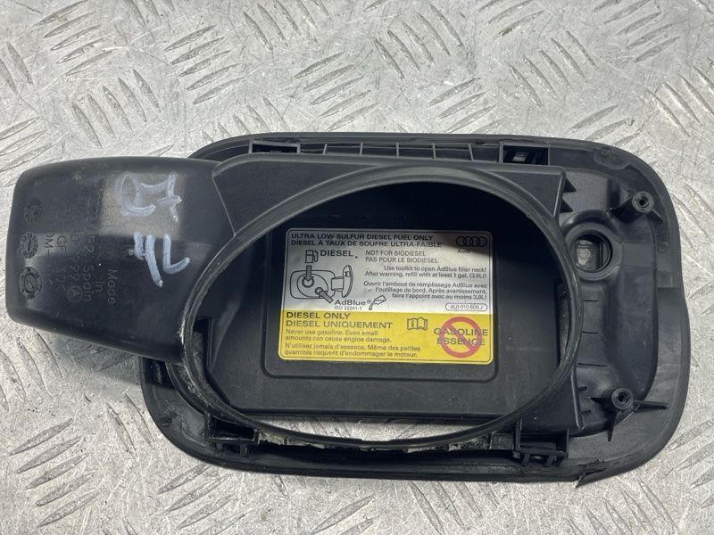 Корпус лючка кришки паливного бака 4L0809999A Audi Q7