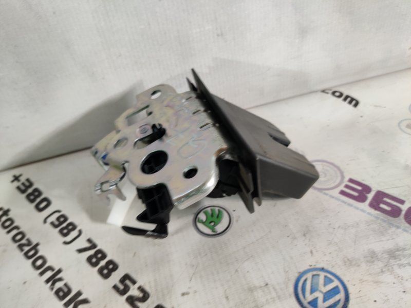Замок крышки багажника 4F9827505 Audi Q7