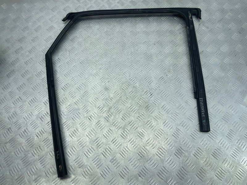 Направляюча скла дверей 80A839431A Audi Q5