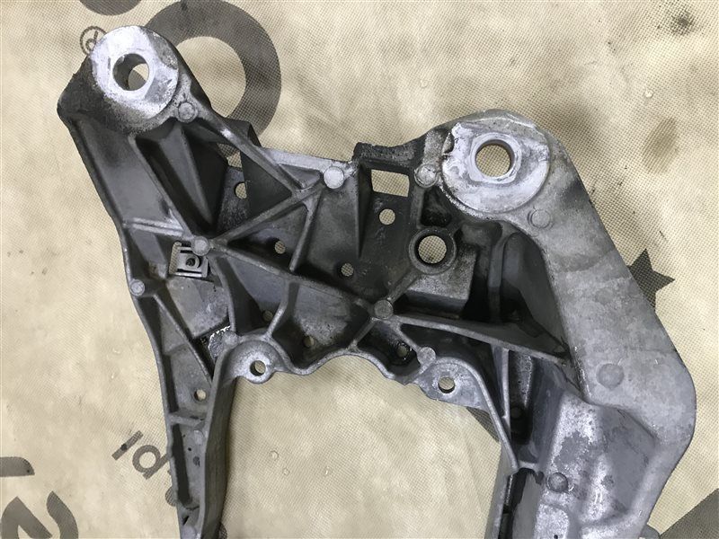 Траверса коробки передач 4G0399263AC Audi A7