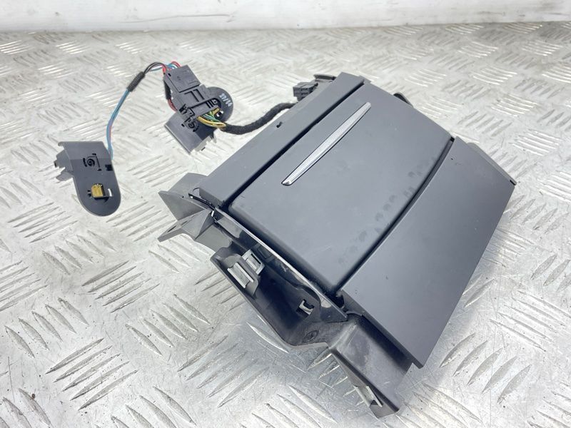 Накладка с крышкой 4H0864051B6PS Audi A8