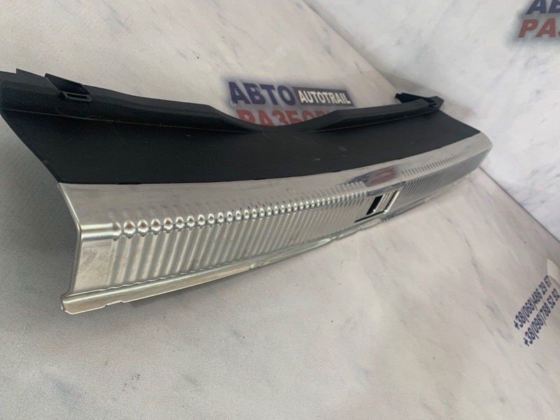 Накладка на засувку кришки багажника 4G8863471 Audi A7
