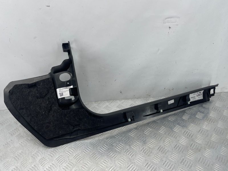 Облицювання порога 4G18672714PK Audi A6
