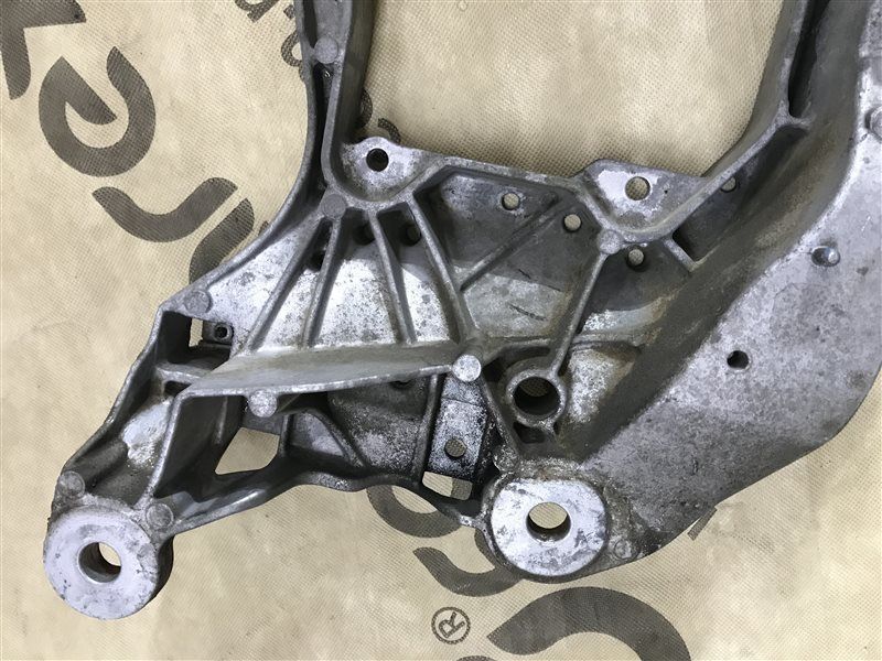 Траверса коробки передач 4G0399263AC Audi A7