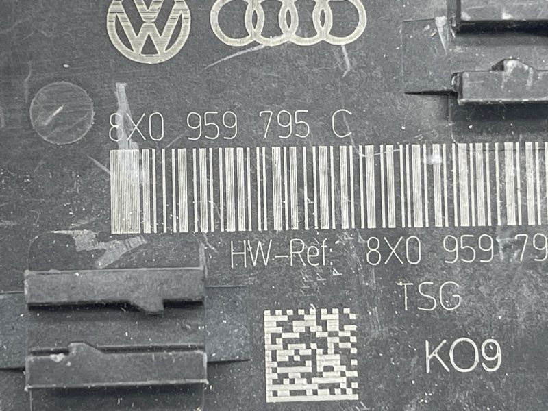 Блок керування дверей 8X0959795C Audi Q3
