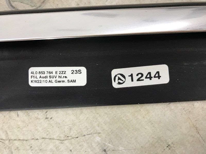 Молдинг дверей 4L0853764E Audi Q7