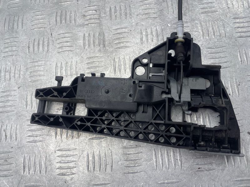 Кронштейн ручки 4H1837885 Audi A6