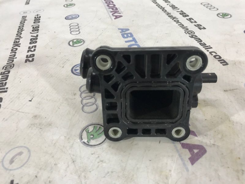 Штуцер системи охолодження K2GE8K556AB Ford Edge