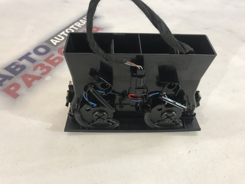 Дефлектор повітропроводу 7P6819203A Volkswagen Touareg
