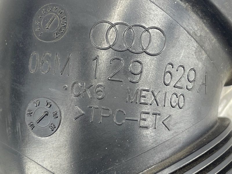 Патрубок повітряного фільтра 06M129629A Audi Q5
