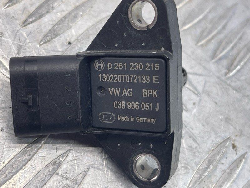 Датчик 038906051J Audi Q7