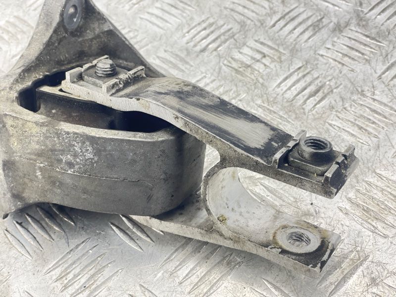 Кронштейн опори двигуна 31339951 Volvo XC90