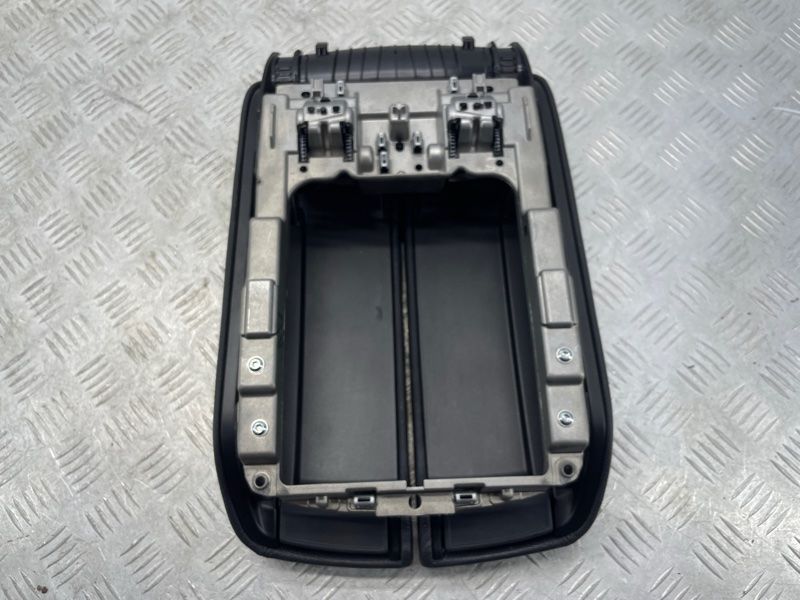 Підлокітник Audi A8