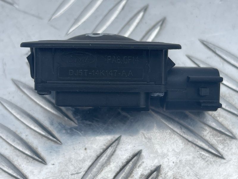 Кнопка открывания крышки багажника DJ5T14K147AA Ford Escape