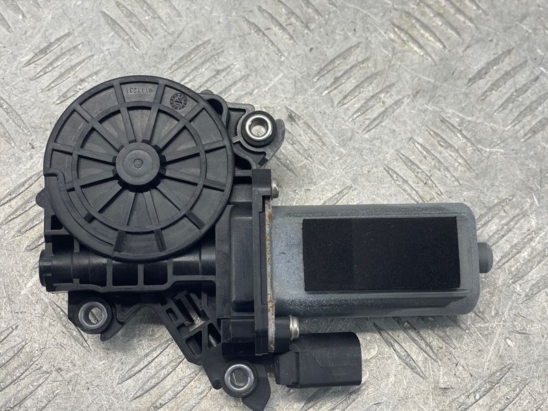Приводний блок дверей / доводчик 4G8839003 Audi A7