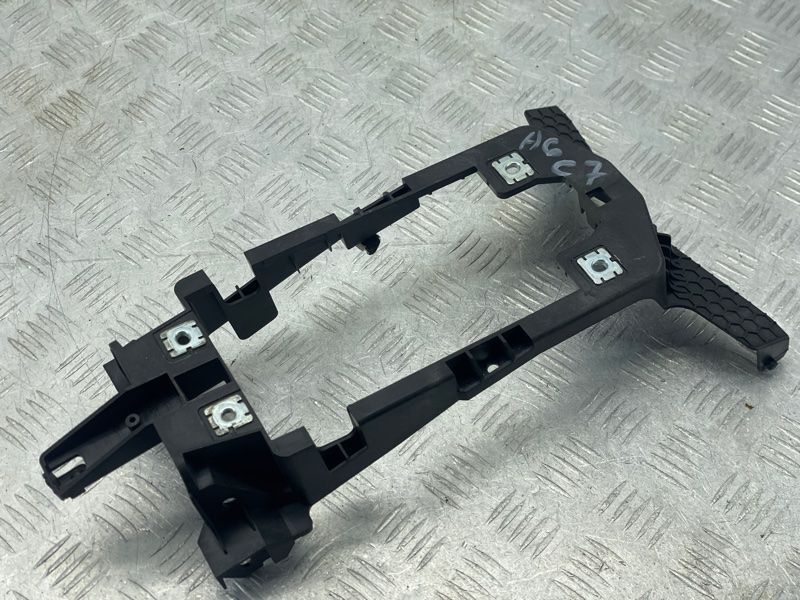 Кронштейн консолі 4G0863531 Audi A7