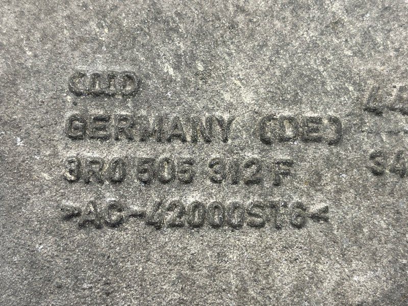Рычаг задней подвески нижний 8R0505312F Audi A6