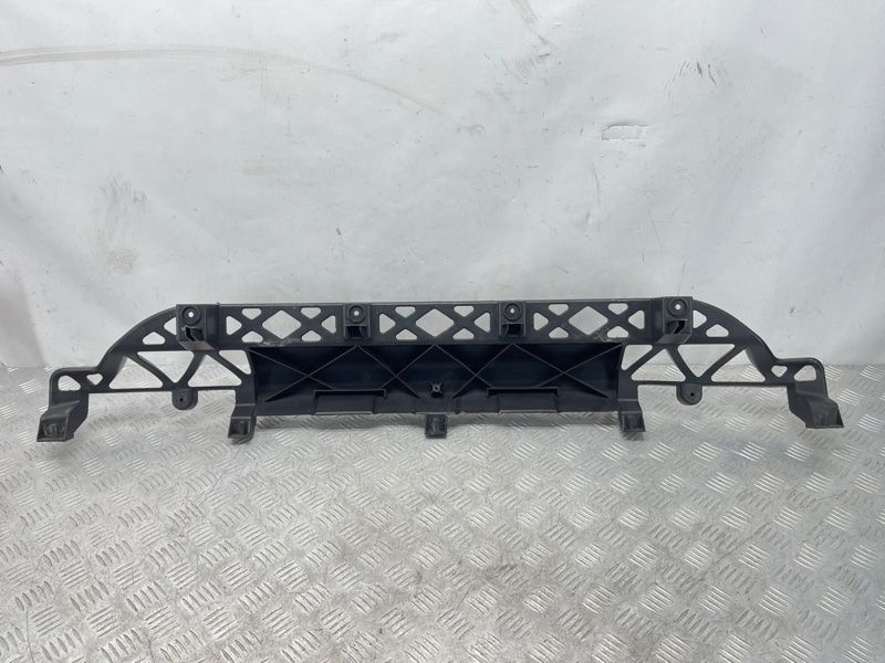 Кронштейн заднего бампера 4L0807329 Audi Q7
