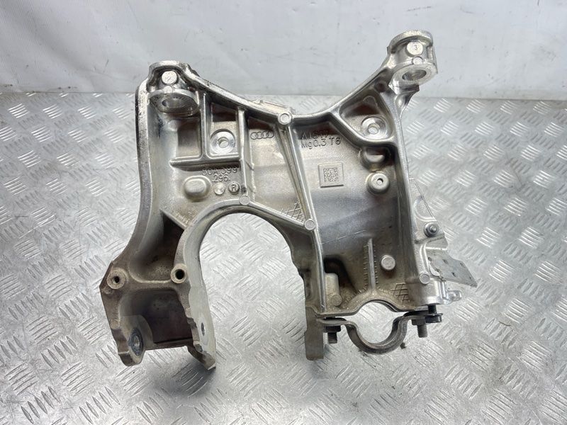 Кронштейн подрамника правый 80A399296R Audi Q5 Audi A6, Audi A7, Audi A8, Audi Q5, Audi Q5 Sportback, Audi Q7, Audi Q8, Audi S6, Audi S7, Audi SQ5, Audi SQ5 Sportback